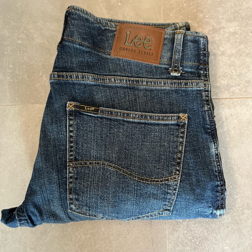 Men’s Lee (modern series) Extreme Motion Jeans W32 L30. Straight fit Tapered leg